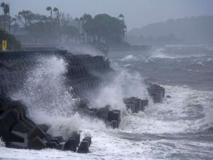 Supporting image for story: Three missing after Typhoon Shanshan brings heavy rain to Japan