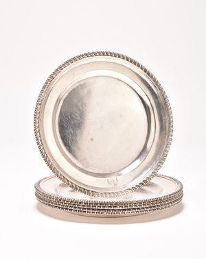 A set of six Victorian silver plates sold for £3,900.