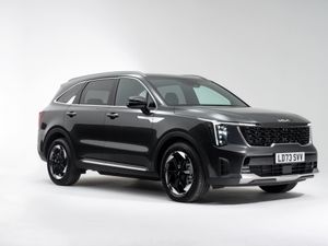 Supporting image for story: Kia reveals facelift for Sorento range