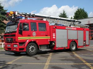 Supporting image for story: Grass fire spreads to houses in Lichfield