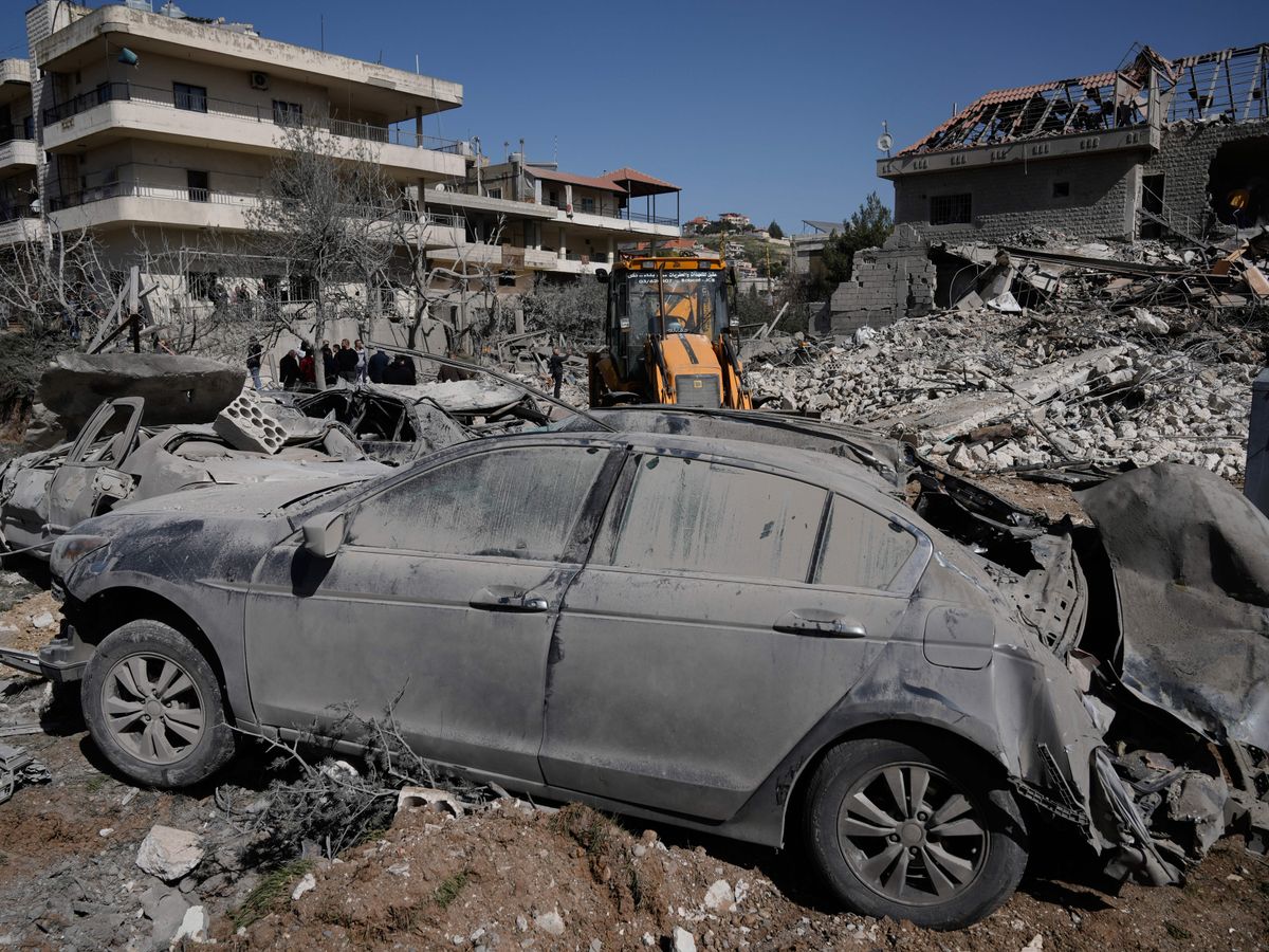 Israeli air strikes in eastern Lebanon kill eight Hezbollah members – officials Israeli air strikes in eastern Lebanon kill eight Hezbollah members – officials