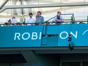 Supporting image for story: Spectator at ATP event in Halle hit by falling advertising banner