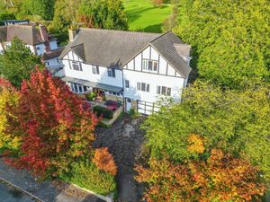 Supporting image for story: Pictured: Look inside 'stunning' Cannock home which backs onto golf course