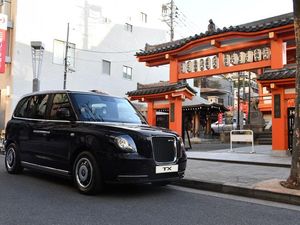 Supporting image for story: The new electrified London cab is now on sale in Japan