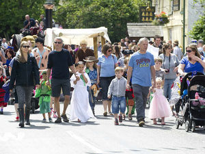 Supporting image for story: Bishop's Castle Carnival brings out the crowds