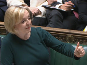 Supporting image for story: Doughty Liz sticks to the script as Starmer blazes wide