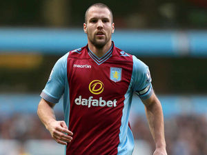 Supporting image for story: Ron Vlaar may still sign new deal
