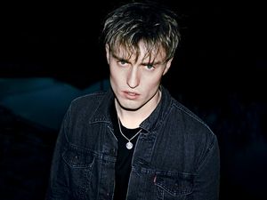 Supporting image for story: Sam Fender postpones Birmingham show due to illness