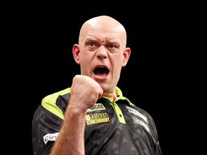 Supporting image for story: Michael van Gerwen beats debutant Gian van Veen to win Premier League opener