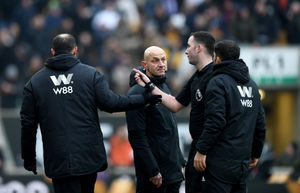 Nuno was sent to the stands by referee Chris Kavanagh (© AMA SPORTS PHOTO AGENCY)