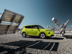 Supporting image for story: Kia Soul EV makes its debut at LA Auto Show