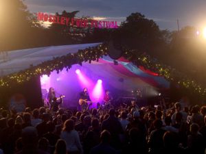 Supporting image for story: Music fans flock to Moseley Folk and Arts Festival - with pictures