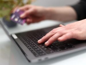 Supporting image for story: Fake reviews experiment suggests online shoppers more likely to buy poor goods