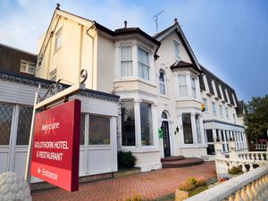 Supporting image for story: Anger as plans to replace landmark Wolverhampton hotel with Lidl store are approved