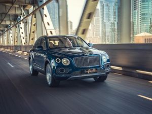 Supporting image for story: First Drive: The Bentley Bentayga Hybrid electrifies the range