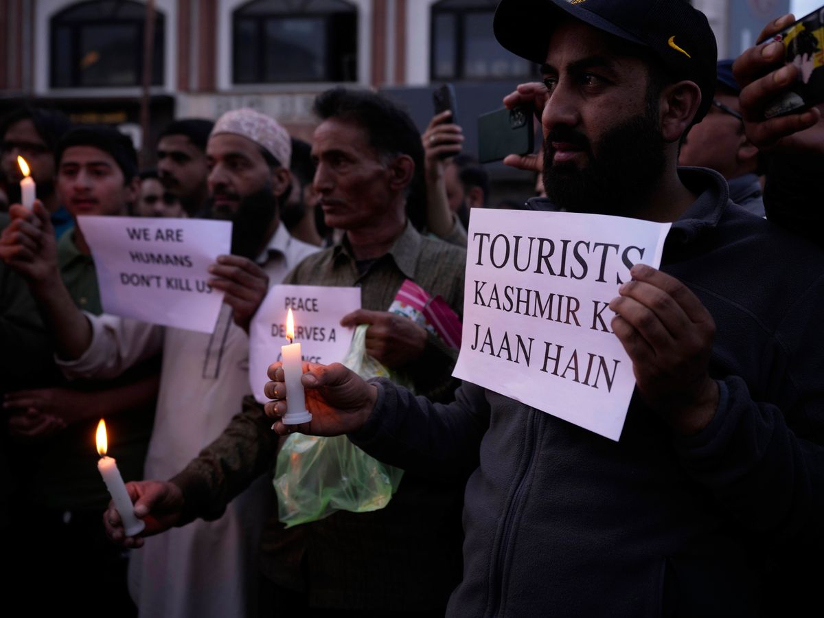 Tensions escalate between India and Pakistan following deadly attack in Kashmir