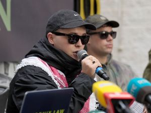 Supporting image for story: Taoiseach declines to ‘get involved in ping pong’ between Starmer and Kneecap