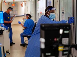 Supporting image for story: Hospital staff absences due to Covid-19 jump to highest level for a month