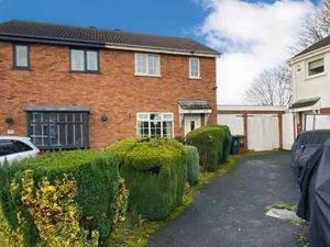 Supporting image for story: Three-bed Walsall house up for auction for just £59,000