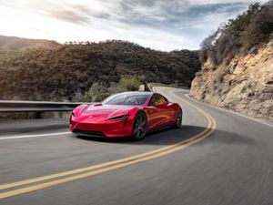 Supporting image for story: Tesla delays Roadster once again