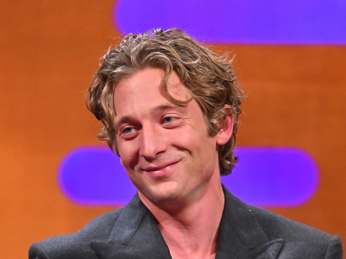 Jeremy Allen White says Bruce Springsteen gave him clothes and guitar for biopic