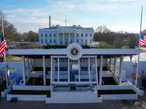 Supporting image for story: Trump to take oath inside due to freezing temperatures