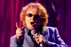 Supporting image for story: Simply Red roll back the years in Birmingham