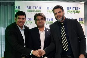 Image caption: L-R Samreen Rana, Lahore Qalander owner and COO, Haseeb Bin Aziz, Deputy High Commissioner of Pakistan to the UK, Abraham Khan, Warwickshire County Cricket Club Finance Director 