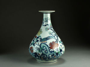 Supporting image for story: Rare vase sells for £50,000