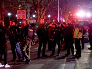Supporting image for story: Two dead and several injured in shooting near US university