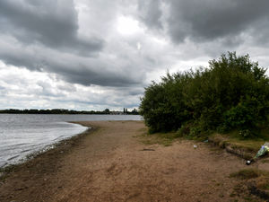 Supporting image for story: Stranded teenager rescued from lake after using raft to watch sunrise 