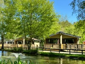 The perfect family getaway - Relax at the Sherwood Castle luxury lodge, hot tub and prosecco from £199
