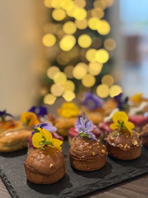 Visit 1085 restaurant