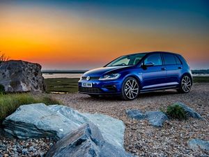 Supporting image for story: First drive: Performance Pack adds another string to the Volkswagen Golf R’s bow