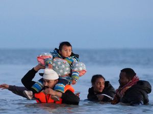 Supporting image for story: Hundreds attempt Channel crossing as second migrant deported in UK-France deal