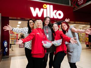 Supporting image for story: Customers queue to get first look as new Shrewsbury Wilko store opens 