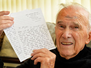 Supporting image for story: Glyne's poignant last letter from Gordon Banks