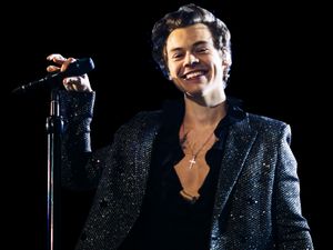 Supporting image for story: Former One Direction star Harry Styles to go solo in Birmingham