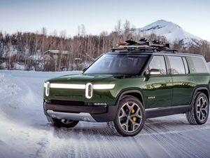 Supporting image for story: Amazon leads $700m investment in EV firm Rivian