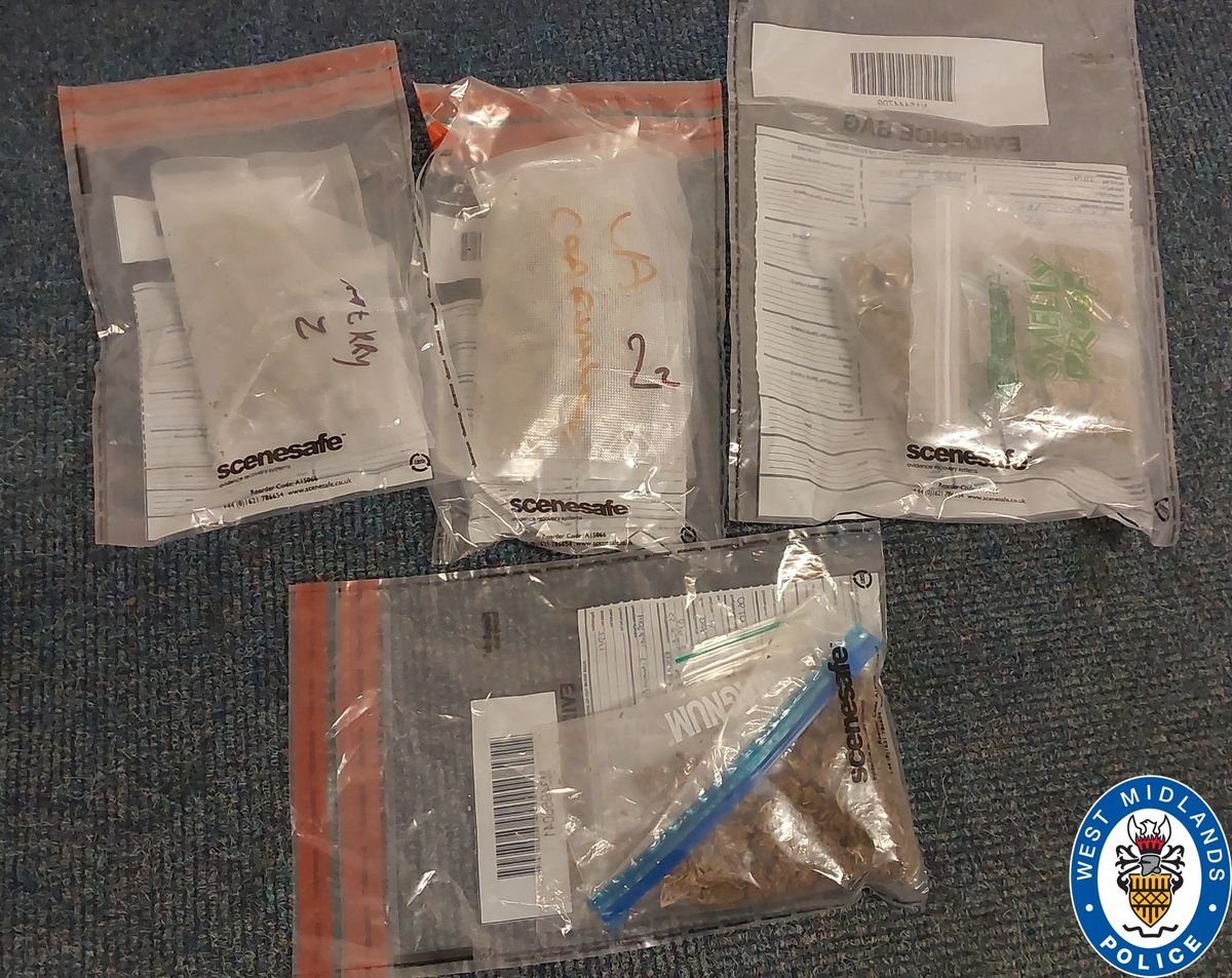 Three arrested amd drugs seized after early morning police operation in Lye