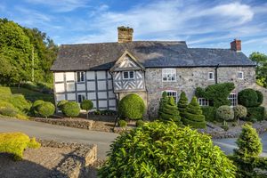 Supporting image for story: June - the month when Powys garden are at their best and pefect to visit
