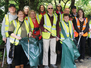 Supporting image for story: Mark Andrews: Litter louts and foil addiction