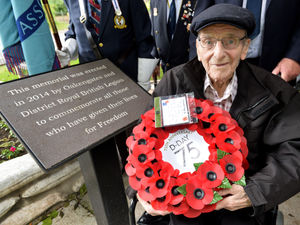 Supporting image for story: Special effort as war veteran Stan turns 100