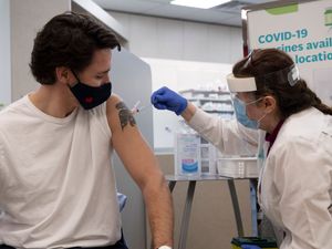 Supporting image for story: Canada approves Pfizer vaccine for children aged 12 to 15