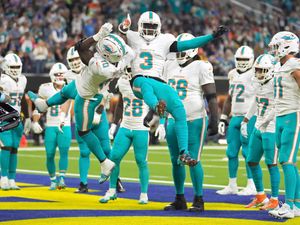 Supporting image for story: Miami Dolphins defeat Los Angeles Rams to end three-game slide