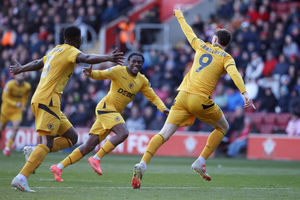 Jorgen Strand Larsen of Wolverhampton Wanderers (R) celebrates with his teammates after scoring his team's second goal(Photo by Charlie Crowhurst/Getty Images)