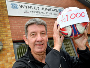 Supporting image for story: Wyrley Juniors Football Club wins £1,000 in recognition of its community work