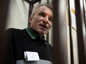 Supporting image for story: Kremlin critic handed three more years in prison for opposing Ukraine war