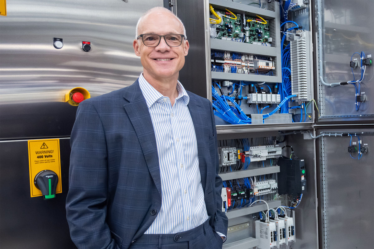 Leading manufacturing expert tells how outsourcing can provide ‘long-term’ growth in an unstable economy