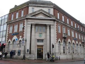 Supporting image for story: Widow loses £1,100 after purse snatched following shopping trip to Dudley